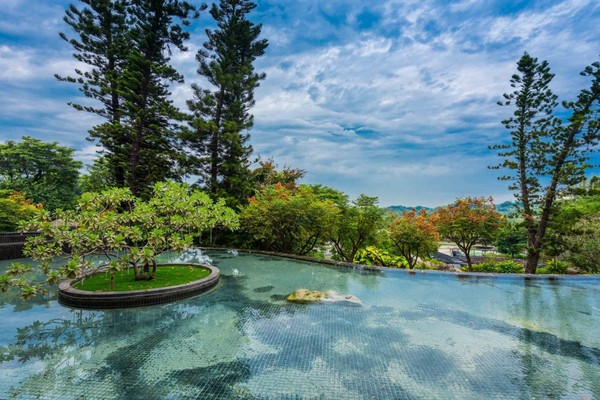 1.3万元住宿券杀到5200元!到高雄花季饭店泡百年冷泉放空享受宁静