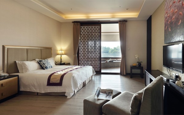 1.3万元住宿券杀到5200元!到高雄花季饭店泡百年冷泉放空享受宁静