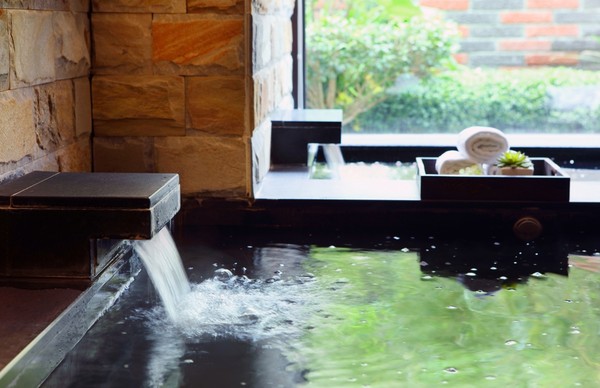 1.3万元住宿券杀到5200元!到高雄花季饭店泡百年冷泉放空享受宁静