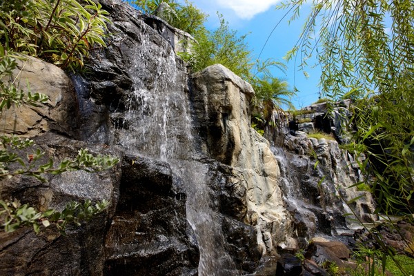 1.3万元住宿券杀到5200元!到高雄花季饭店泡百年冷泉放空享受宁静