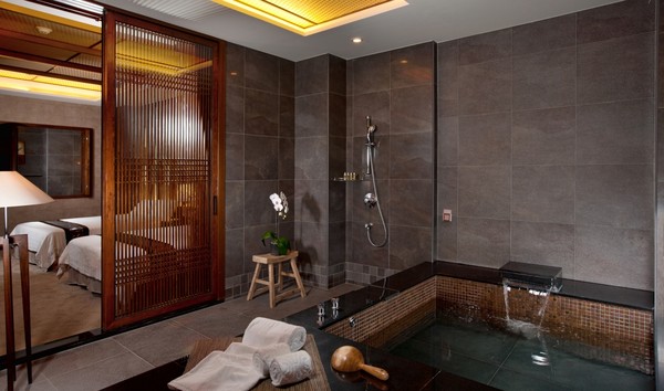 1.3万元住宿券杀到5200元!到高雄花季饭店泡百年冷泉放空享受宁静